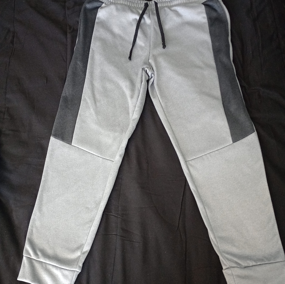 Jogging pants - Picture 3 of 10